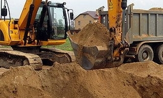 Выкопать яму экскаватором в Великом Устюге от 935 руб. - 2Землекопа-Влс